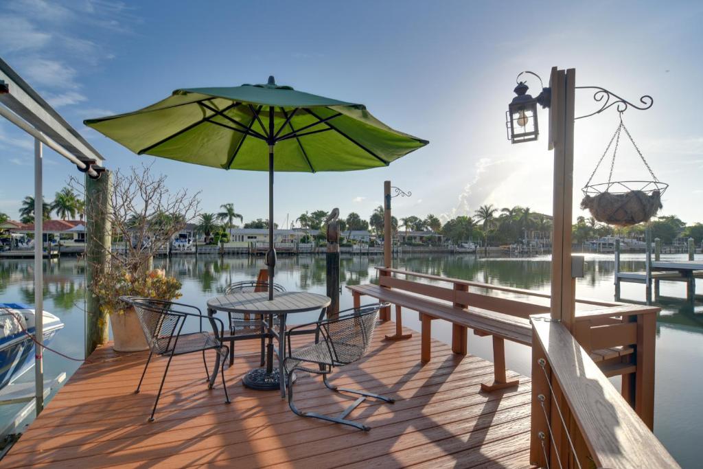 Hot Tub and Boat Dock St Pete Beach Paradise, St Pete Beach (updated ...