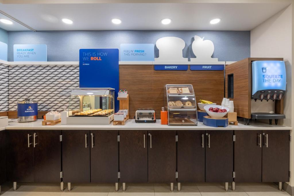 Holiday Inn Express Rochester South - Mayo Area by IHG photo