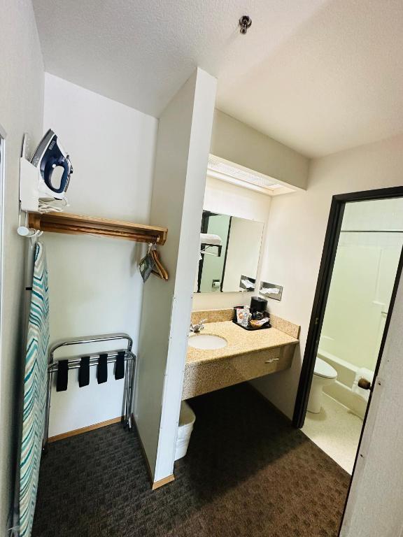 Kuchyň nebo kuchyňský kout v ubytování Timberland Inn & Suites