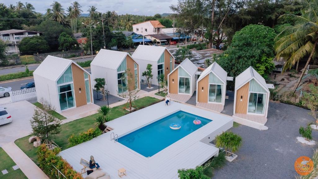 an overhead view of a house with a swimming pool at Miami Seaview in Ban Pak Ba Ra