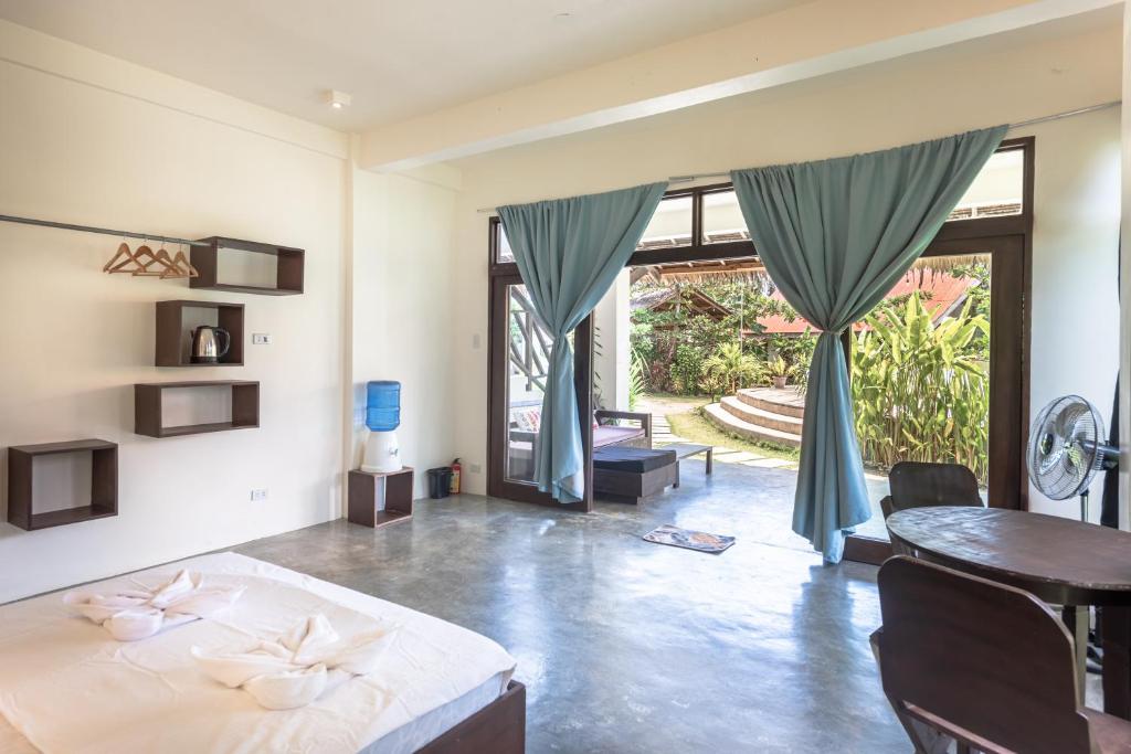 Postel nebo postele na pokoji v ubytování Ohana Resort Siargao