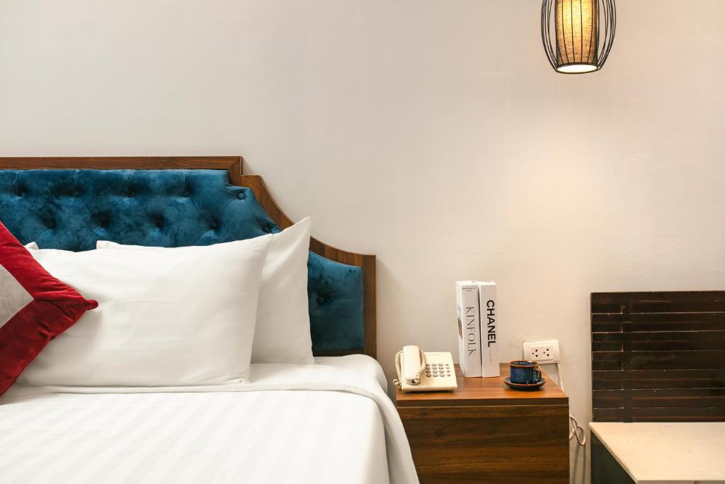 La Renta Premier Hotel & Spa Hanoi - Triple Room With City View