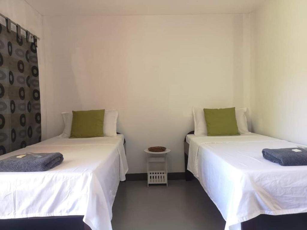 Postel nebo postele na pokoji v ubytování Rain Haven Lodging House