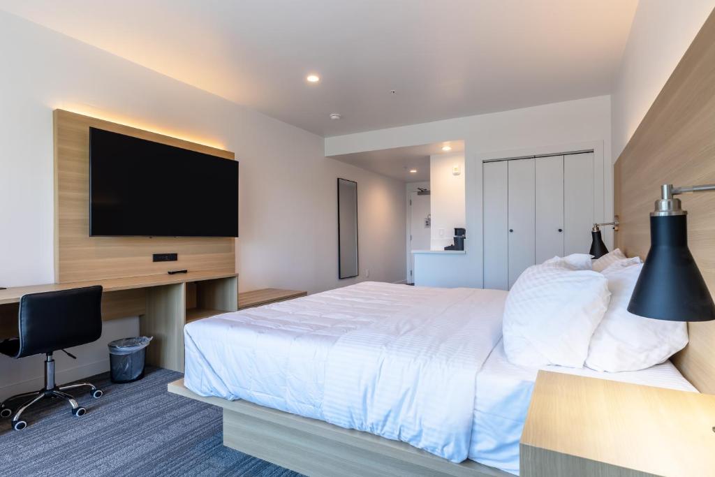 Hotel Mai Downtown Long Beach - King Room With Balcony