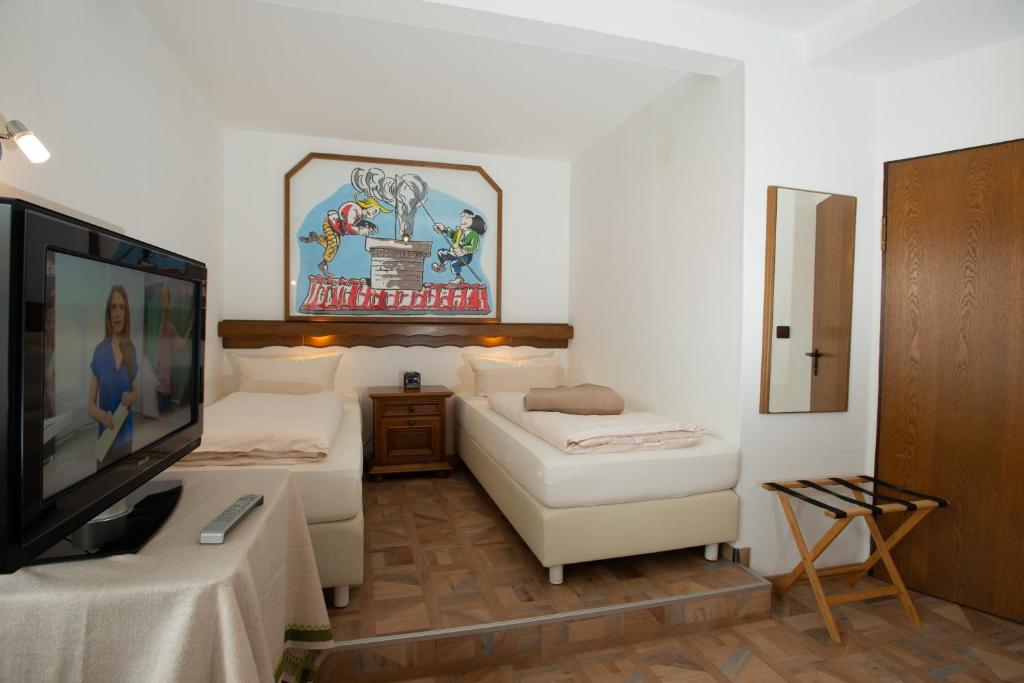Postel nebo postele na pokoji v ubytování Landhotel zum Stern
