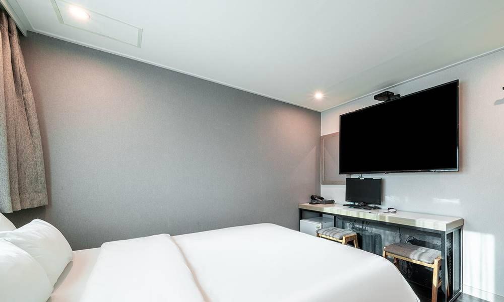 TV a/nebo společenská místnost v ubytování Anyang ILLOWA Hotel