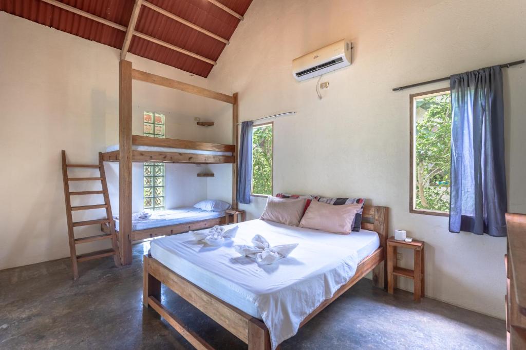 Postel nebo postele na pokoji v ubytování Ohana Resort Siargao