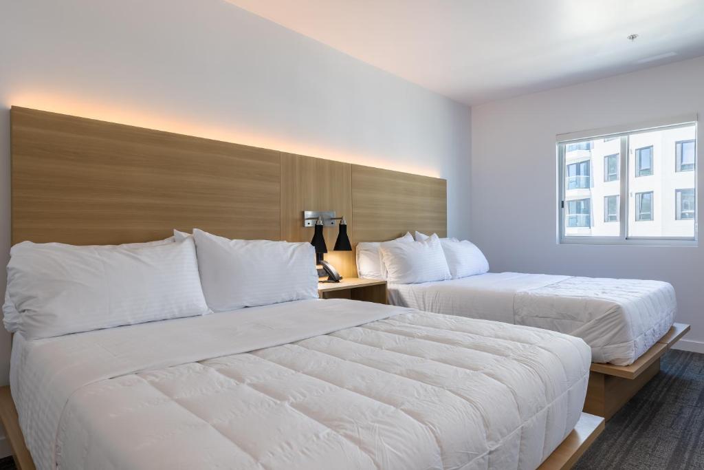 Hotel Mai Downtown Long Beach - Deluxe Queen Room