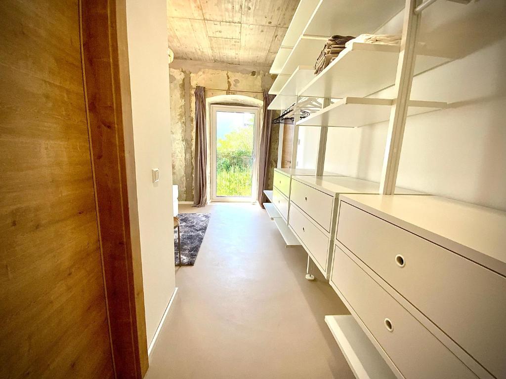 WATERFRONT - Urbane Eleganz am Bachufer - 3