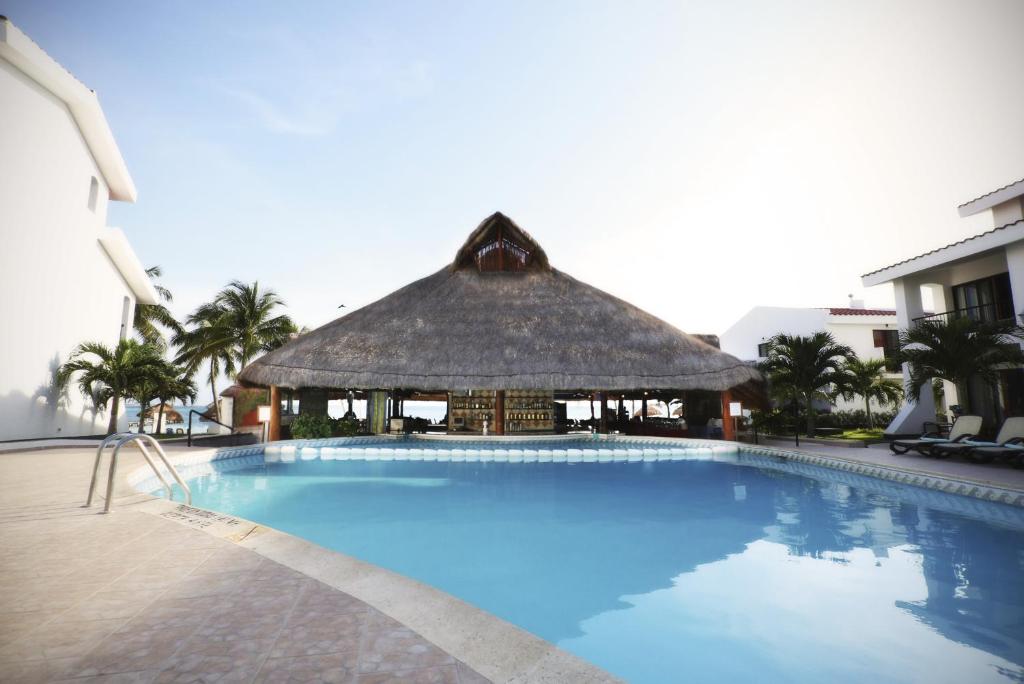 Bazén v ubytování The Royal Cancun All Villas Resort nebo v jeho okolí