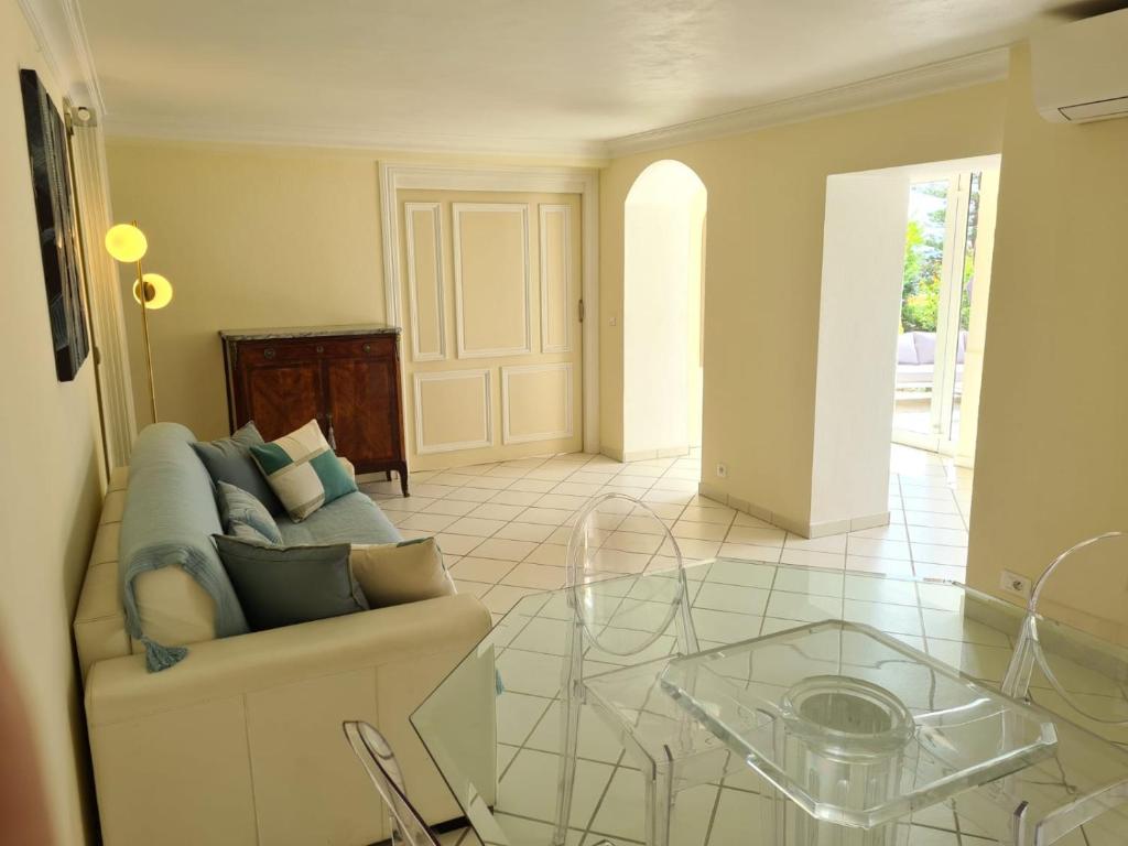 a living room with a couch and a glass table at Mont Boron Exclusive Apartment in Villa Belle Époque in Nice