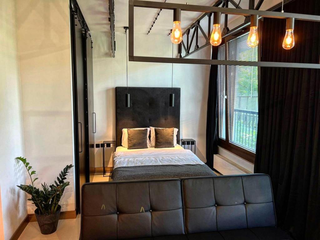 Posteľ alebo postele v izbe v ubytovaní Loft Apartment Browary Warszawskie