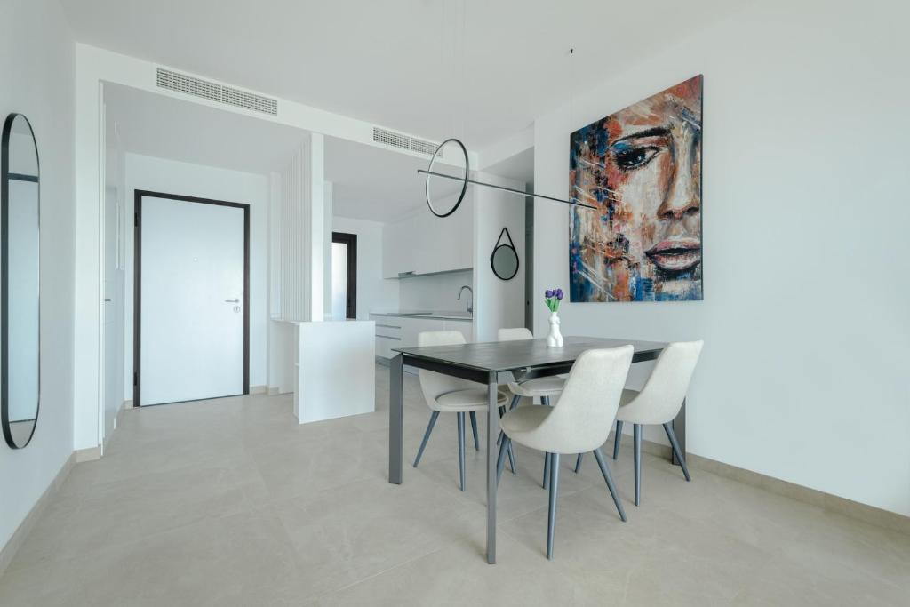 Kép SUNSET CLIFFS Retreat by Costa Activa Rentals Breathtaking Sea Views & Steps to the Beach szállásáról Benidormban a galériában