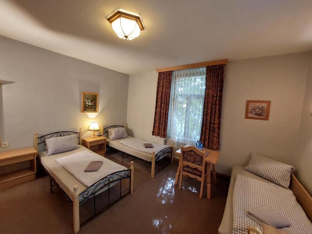 Postel nebo postele na pokoji v ubytování 3 Raben - Leoben - Zimmer für Geschäftsreisende, Urlauber, Monteure und Handwerker, Polski Pensjonat Austria