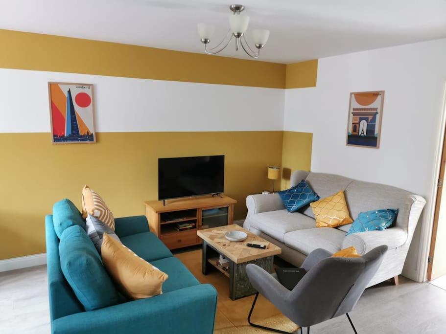 a living room with two couches and a tv at Modern Roomy 3 BR Home Pershore in Pershore