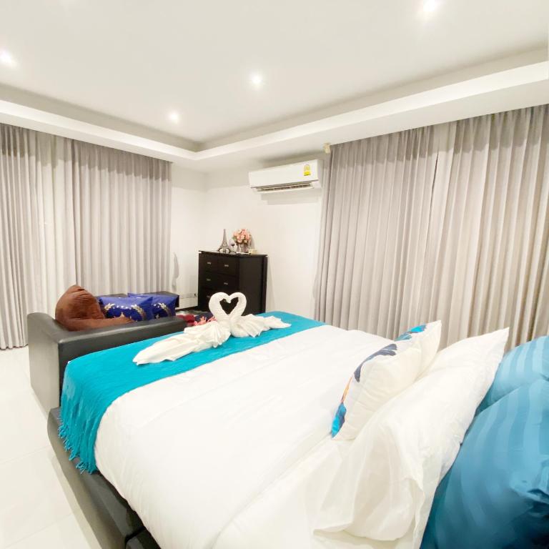 Postel nebo postele na pokoji v ubytování Wan D Villa Pattaya