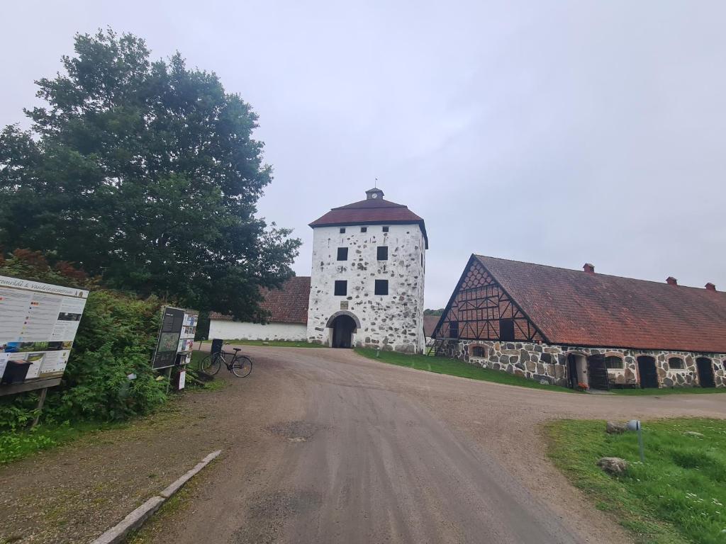 Budova, kde se vila nachází