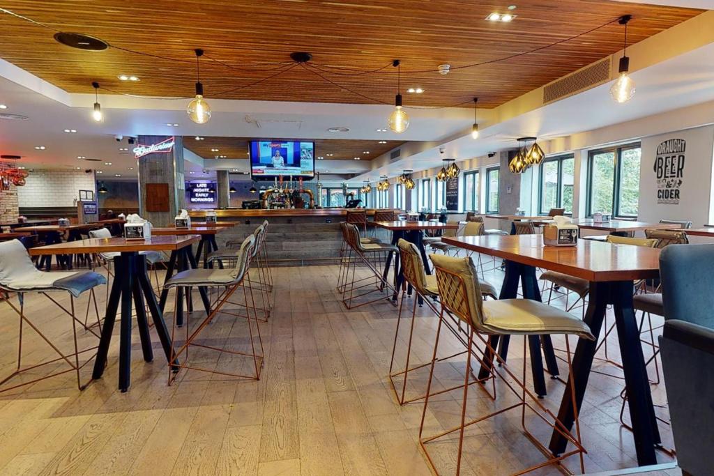 Village Hotel Cardiff - Resim 22