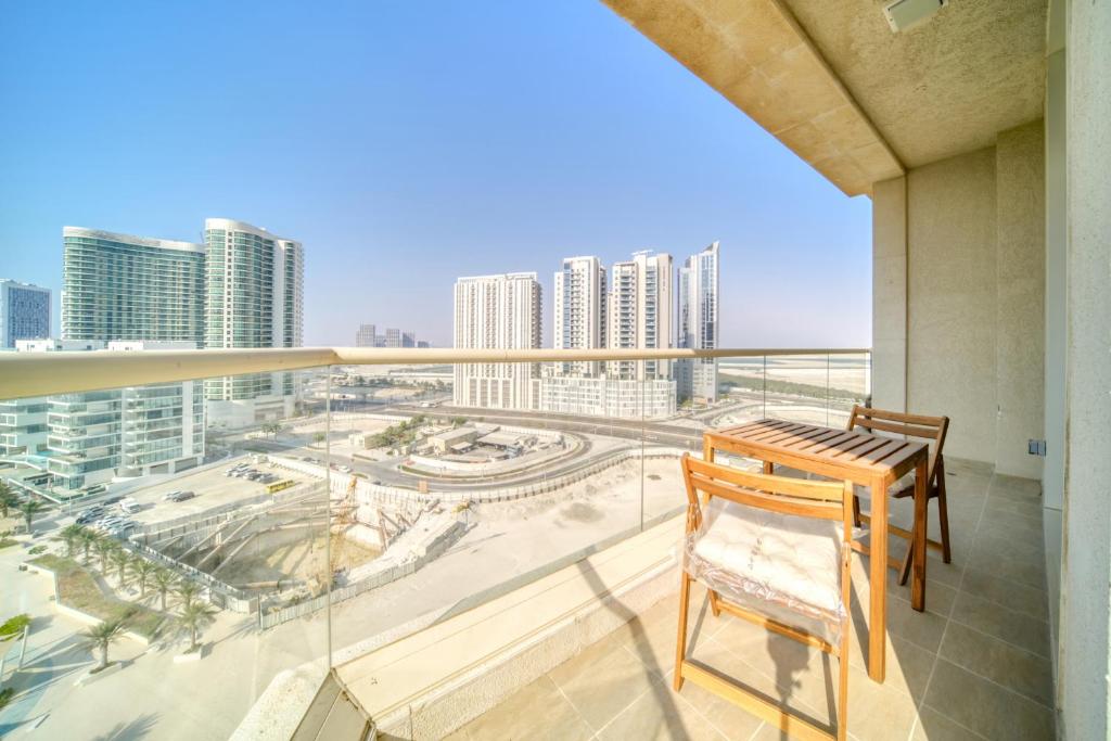 Balkón nebo terasa v ubytování Mangrove Place, Reem Island, Abu Dhabi - Mint Stay