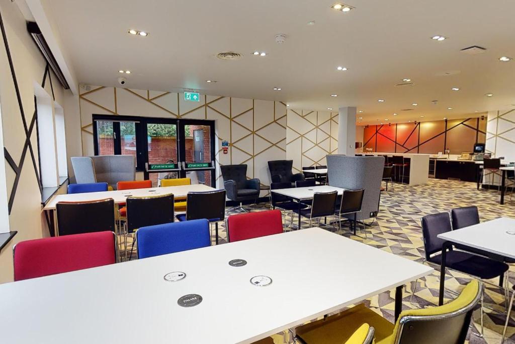 Village Hotel Cardiff - Resim 38