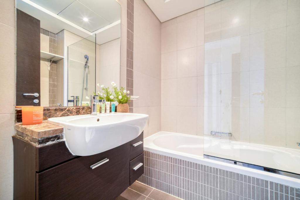 Koupelna v ubytování Mangrove Place, Reem Island, Abu Dhabi - Mint Stay
