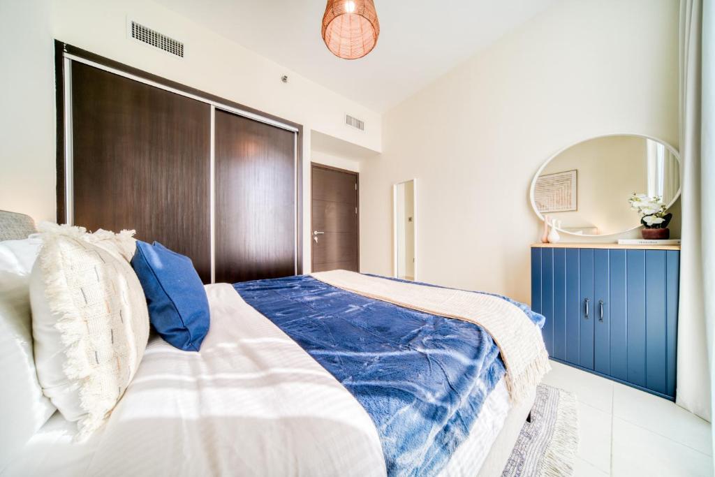 Postel nebo postele na pokoji v ubytování Mangrove Place, Reem Island, Abu Dhabi - Mint Stay