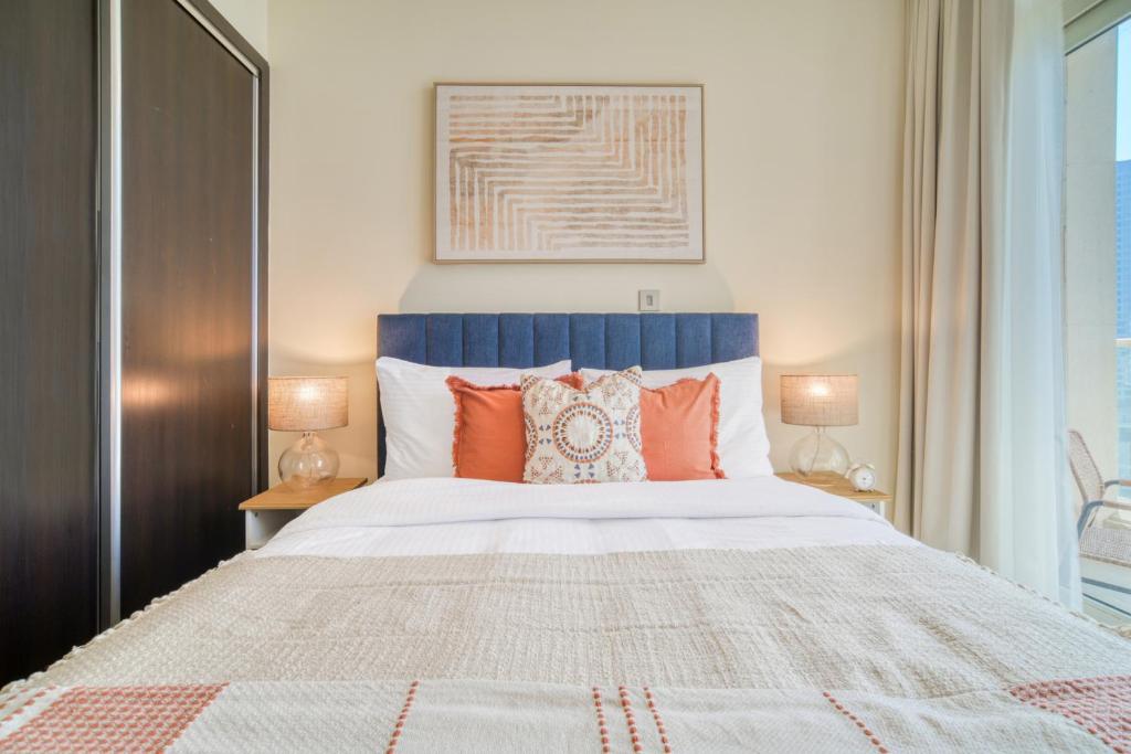 Postel nebo postele na pokoji v ubytování Mangrove Place, Reem Island, Abu Dhabi - Mint Stay