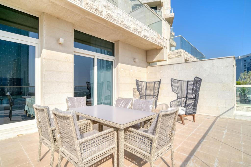 Balkón nebo terasa v ubytování Mangrove Place, Reem Island, Abu Dhabi - Mint Stay
