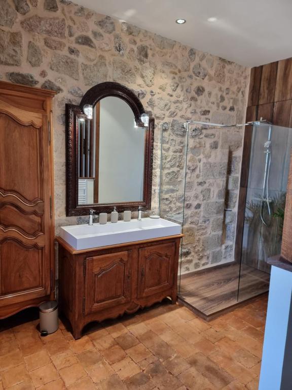 Koupelna v ubytování Commanderie Templière de Cazouls d'Hérault