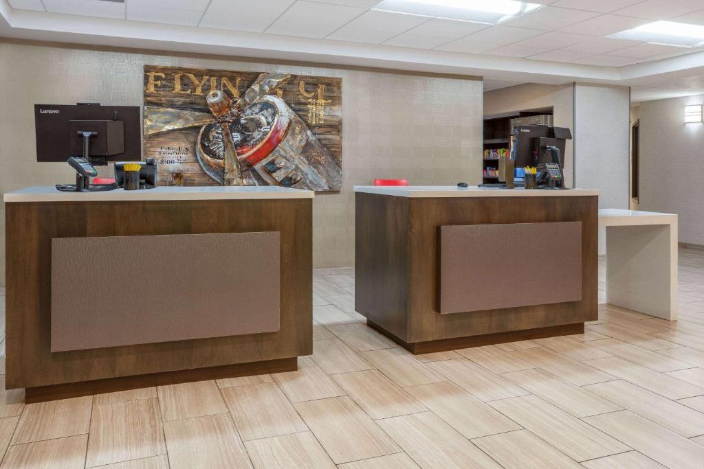 Days Inn & Suites by Wyndham Denver International Airport photo