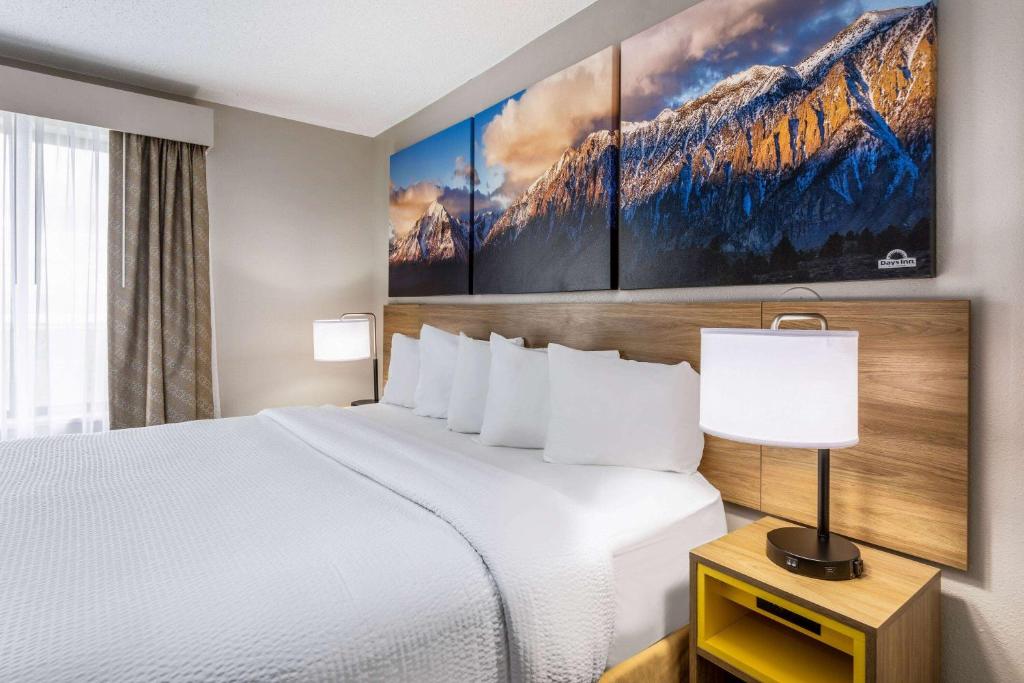 Days Inn & Suites by Wyndham Denver International Airport photo
