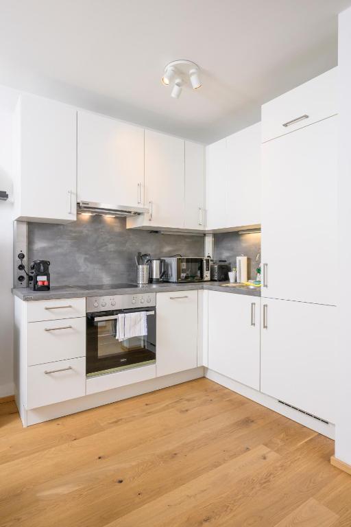 A kitchen or kitchenette at Cozy Ottakring