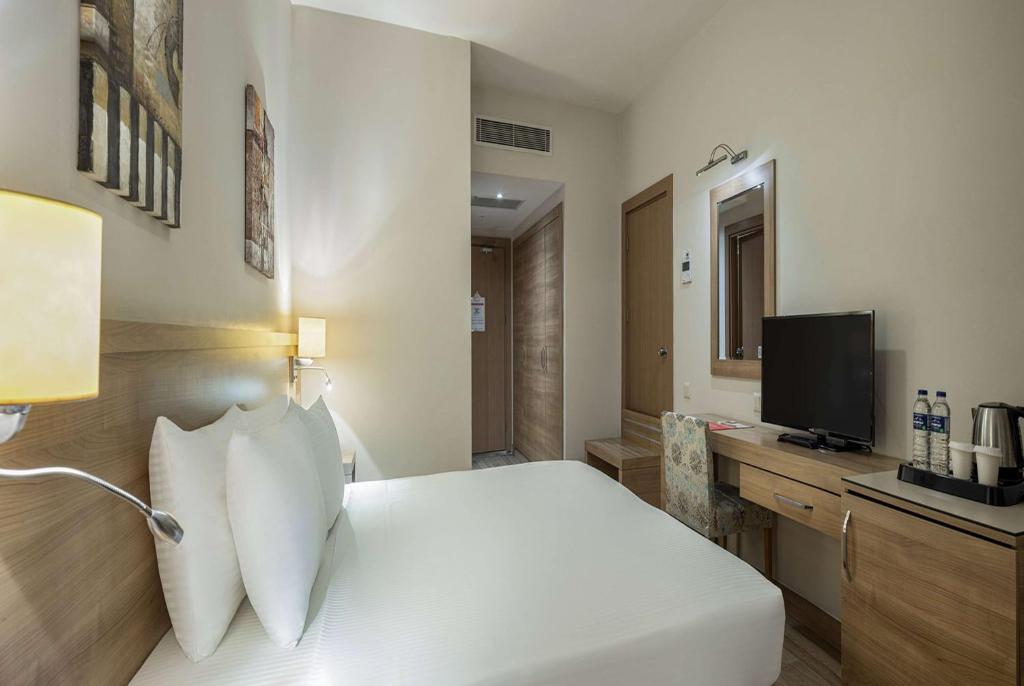 Postel nebo postele na pokoji v ubytování Ramada Resort By Wyndham Lara