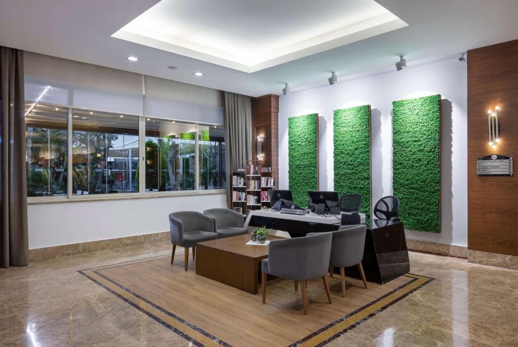 Posezení v ubytování Ramada Resort By Wyndham Lara