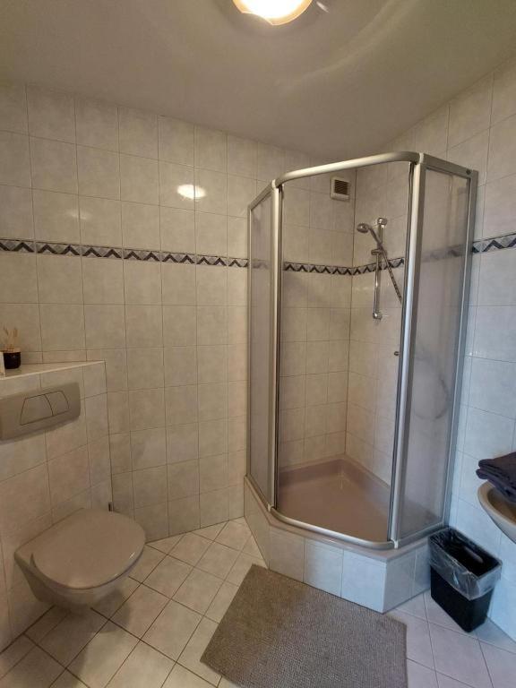 Koupelna v ubytování 3 Raben - Leoben - Zimmer für Geschäftsreisende, Urlauber, Monteure und Handwerker, Polski Pensjonat Austria