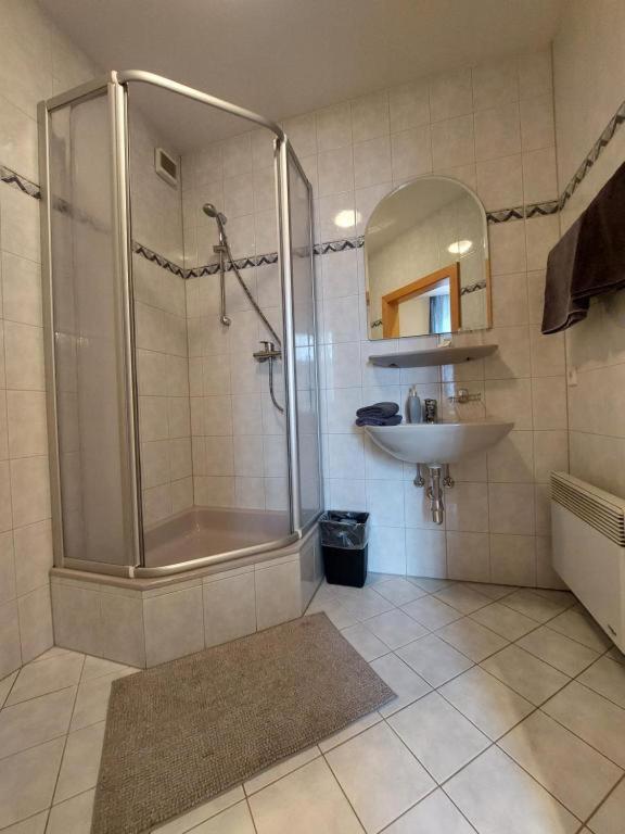 Koupelna v ubytování 3 Raben - Leoben - Zimmer für Geschäftsreisende, Urlauber, Monteure und Handwerker, Polski Pensjonat Austria