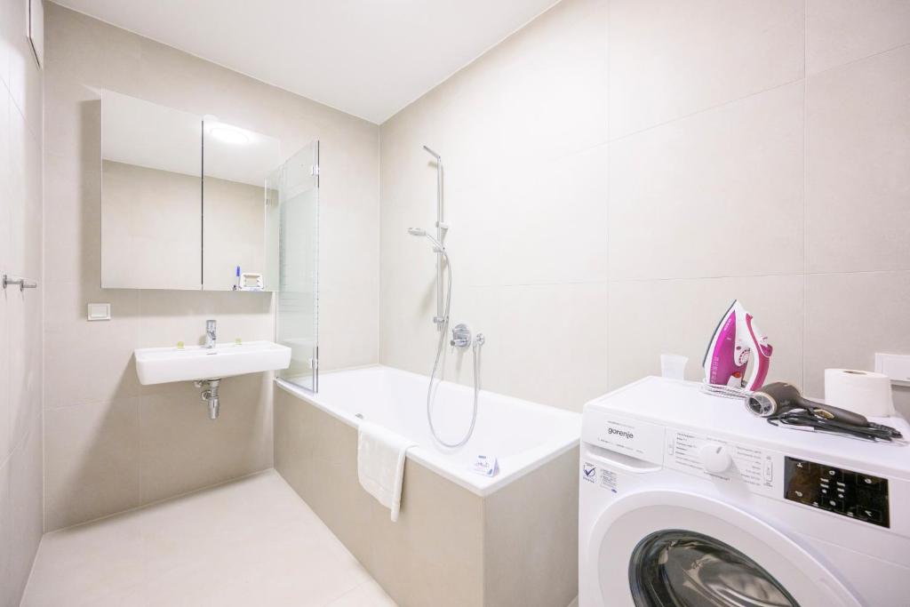 A bathroom at Cozy Ottakring