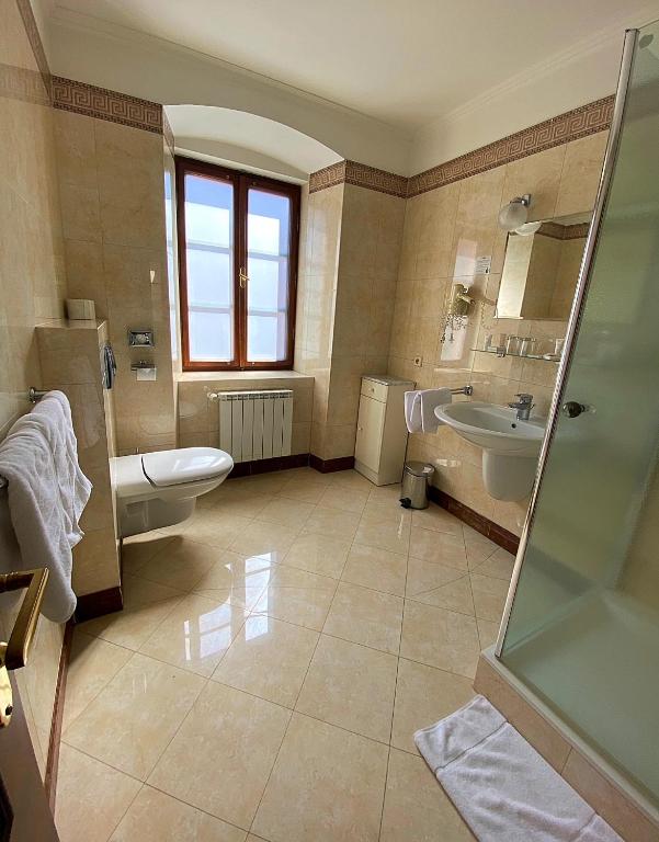 Hotel Octarna - Free On-site Parking - 12