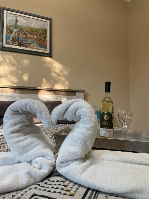 En eller flere senger på et rom på Apartman LOLA
