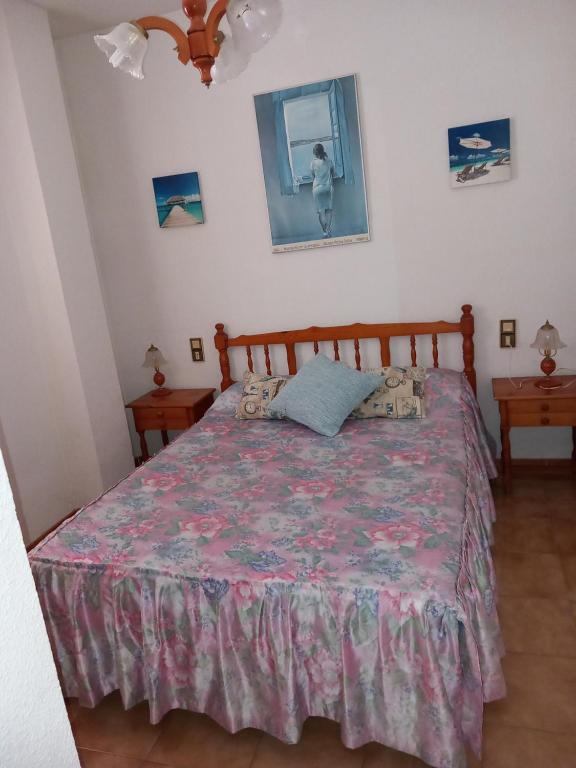 Postel nebo postele na pokoji v ubytování Apartamento Santa Pola, en Playa del Tamarit con piscina.