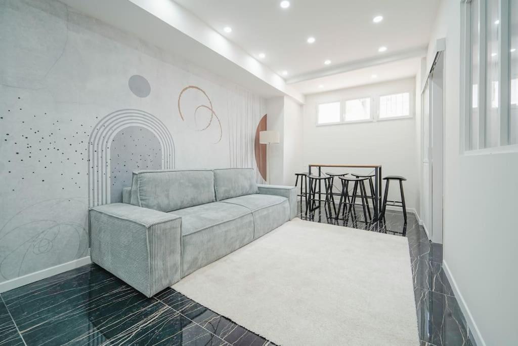 Χώρος καθιστικού στο Flat next to Mairie des Lilas - II