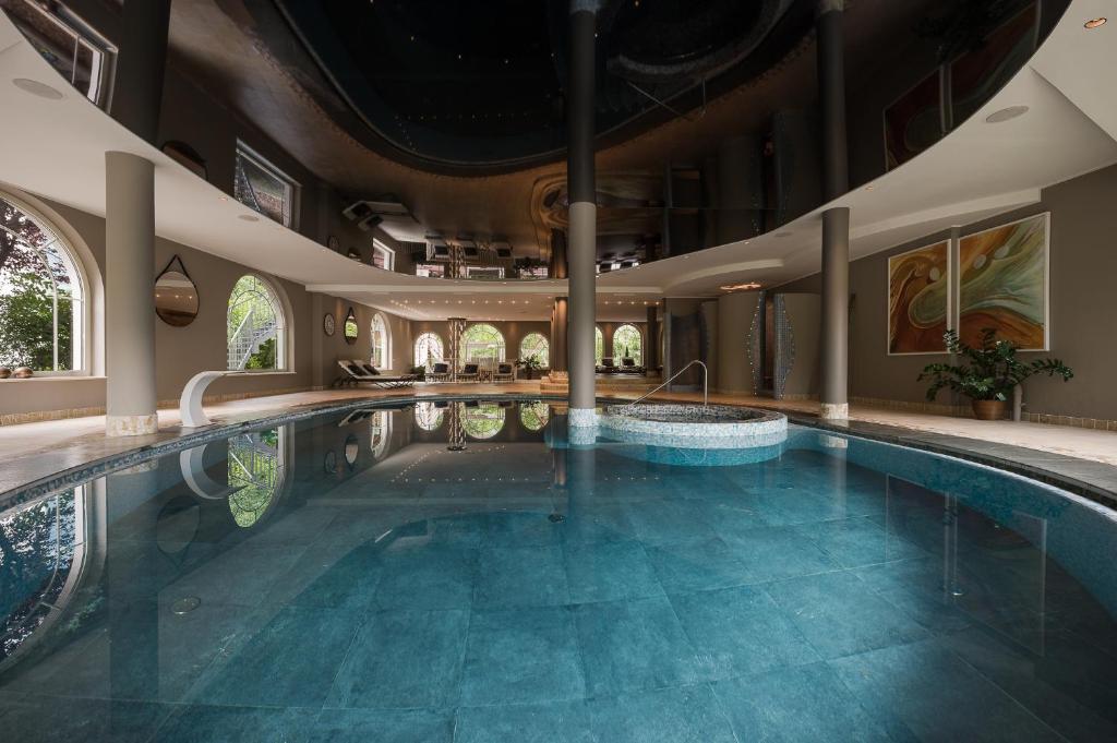 Bazén v ubytování Hotel Dorner B&B nebo v jeho okolí
