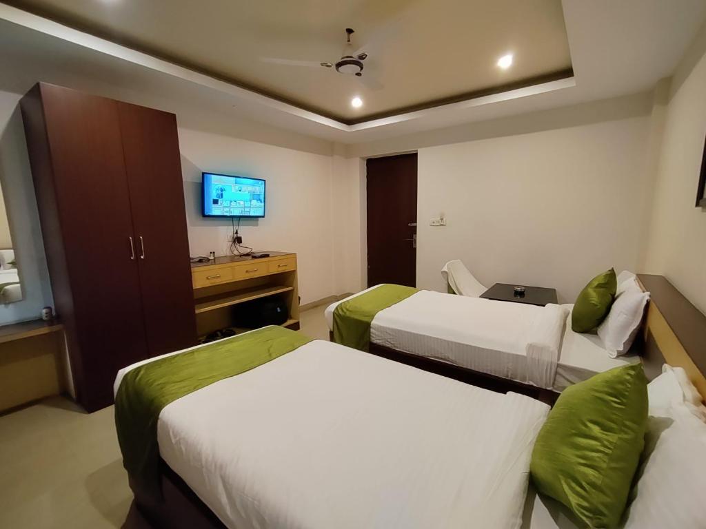 Postel nebo postele na pokoji v ubytování Hotel Jasmin Palace