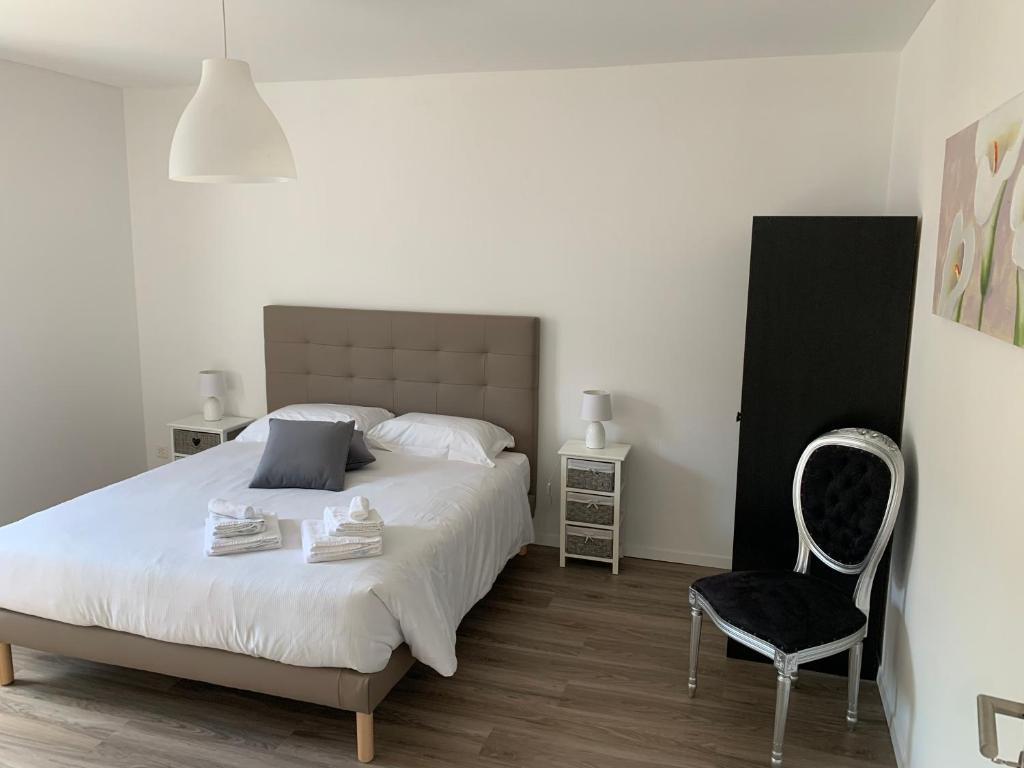 Postel nebo postele na pokoji v ubytování Smart Living Swiss
