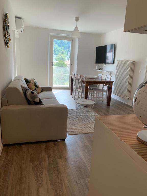 TV a/nebo společenská místnost v ubytování Smart Living Swiss