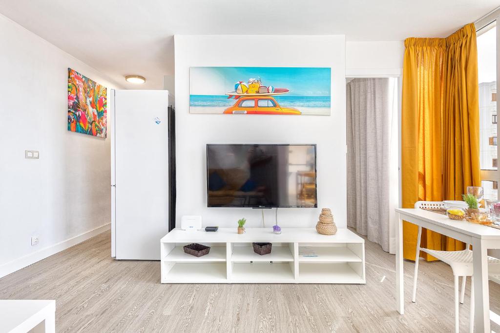 Televízia a/alebo spoločenská miestnosť v ubytovaní Apartamento céntrico en Playa Del Inglés