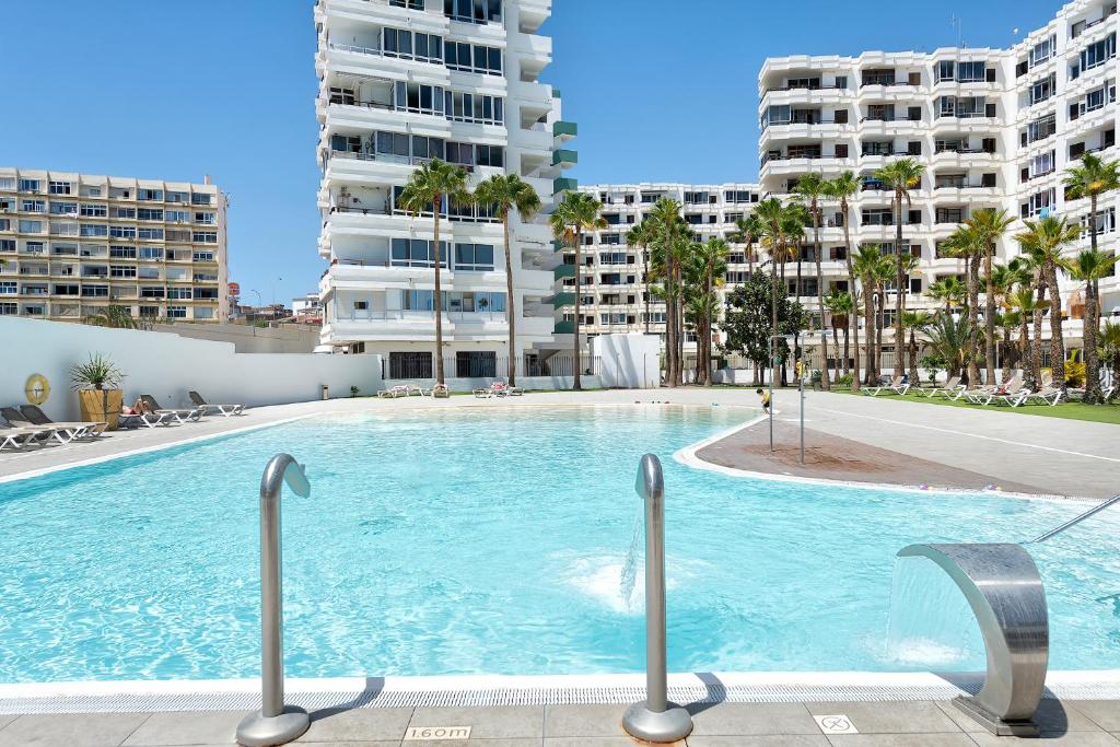 Bazén v ubytovaní Apartamento céntrico en Playa Del Inglés alebo v jeho blízkosti