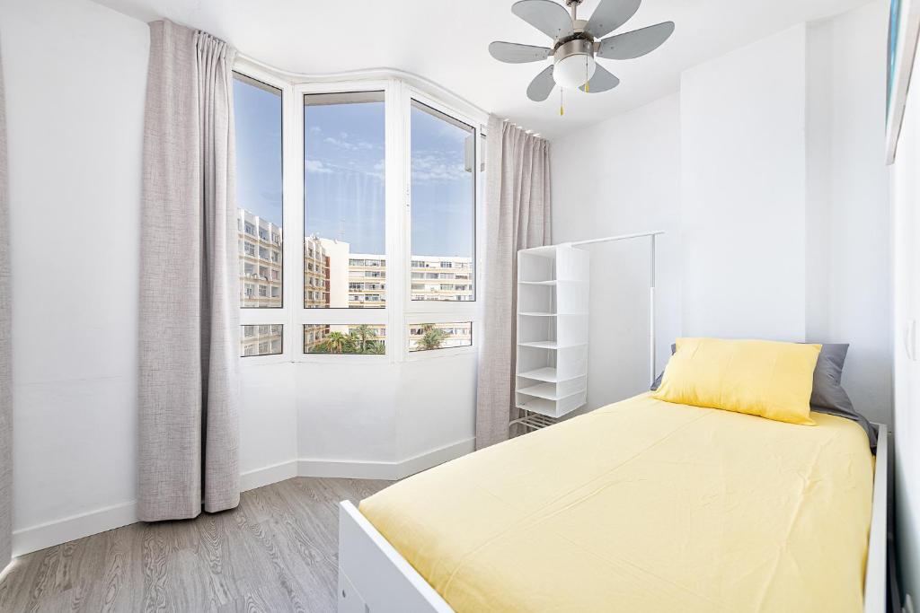 Posteľ alebo postele v izbe v ubytovaní Apartamento céntrico en Playa Del Inglés