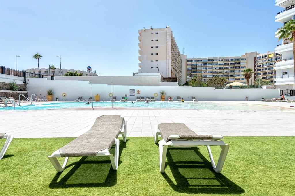 Bazén v ubytovaní Apartamento céntrico en Playa Del Inglés alebo v jeho blízkosti
