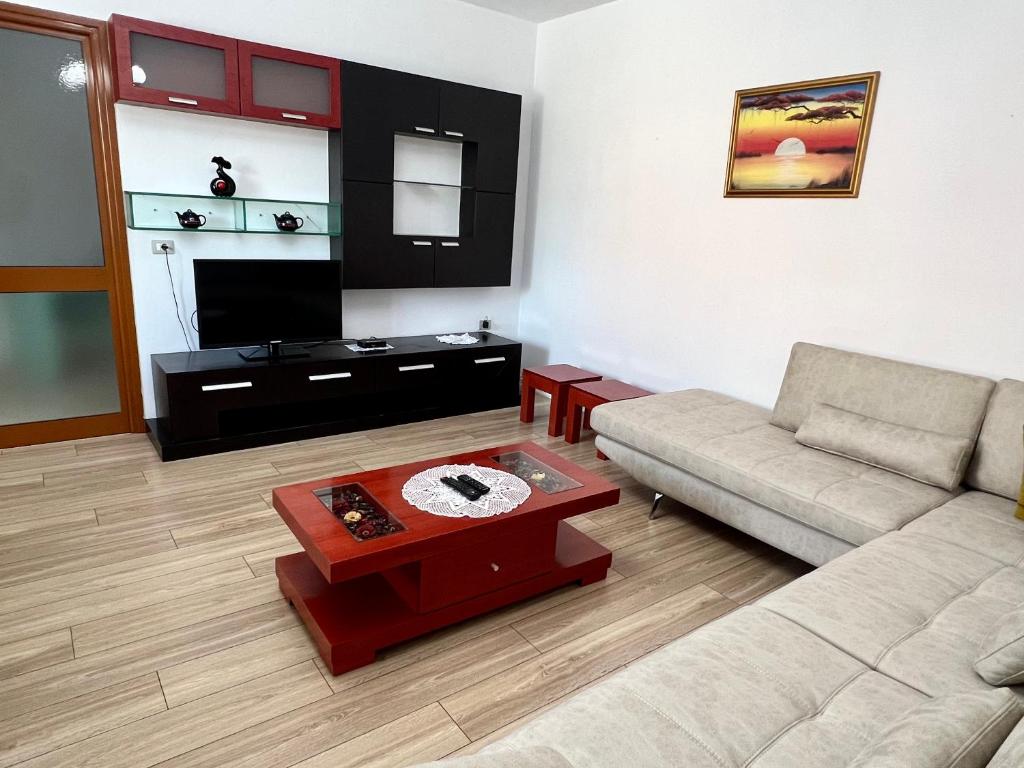 Comfy 2 BR Apartment - Image 1